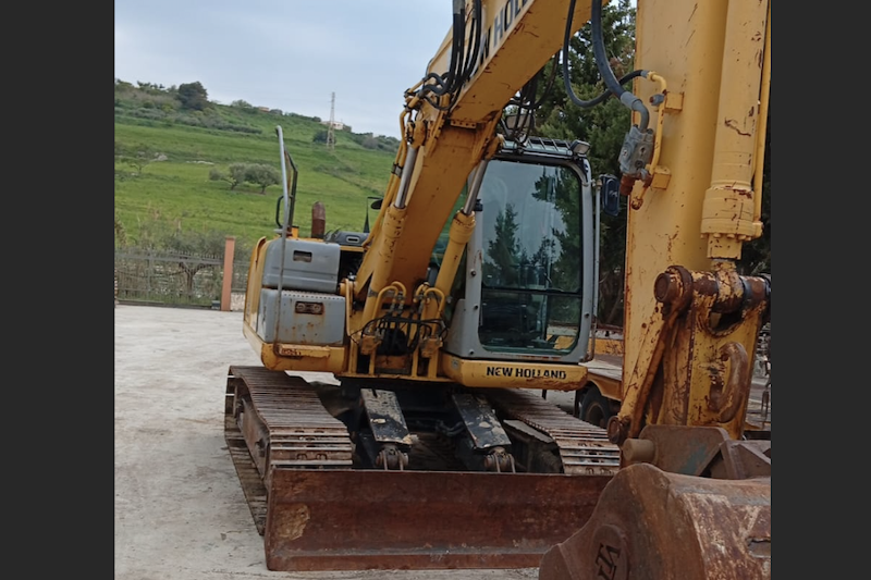 OmecoHub - Immagine NEW HOLLAND E135B